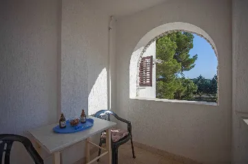 Banjole Two-Bedroom Apartment with Parking