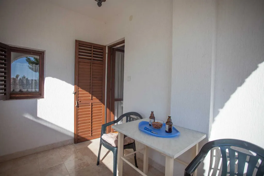 Banjole Two-Bedroom Apartment with Parking