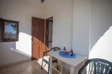 Banjole Two-Bedroom Apartment with Parking