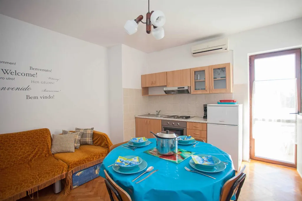 Apartment for 5 Guests in Banjole