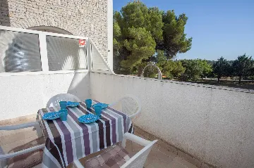 Apartment for 5 Guests in Banjole