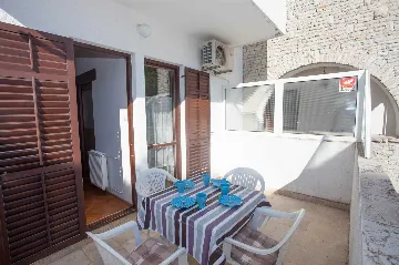 Apartment for 5 Guests in Banjole