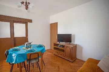 Apartment for 5 Guests in Banjole