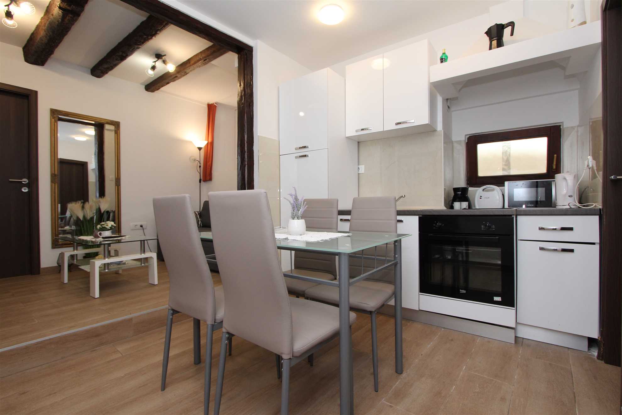 OLIVER One-Bedroom Apartment