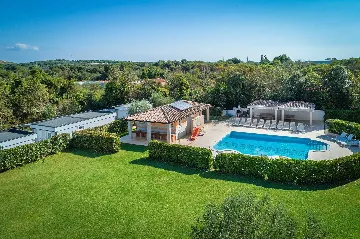 Banjole Apartment for 4 Guests with Shared Pool