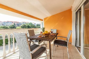 Banjole Apartment for 4 Guests with Shared Pool