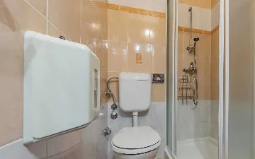 Banjole Apartment for 4 Guests with Shared Pool