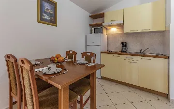 Banjole Apartment for 4 Guests with Shared Pool