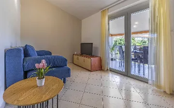 Banjole Apartment for 4 Guests with Shared Pool