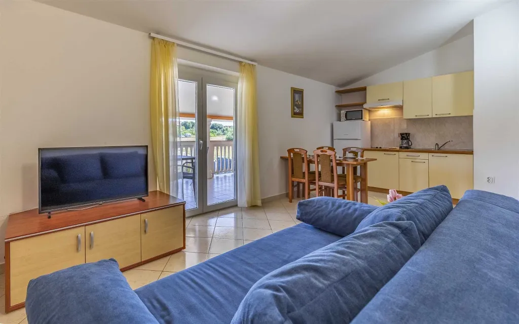 Banjole Apartment for 4 Guests with Shared Pool