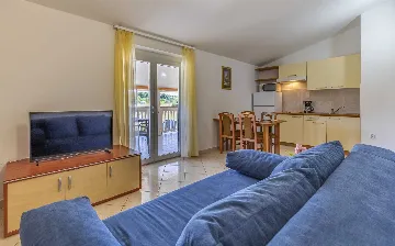 Banjole Apartment for 4 Guests with Shared Pool