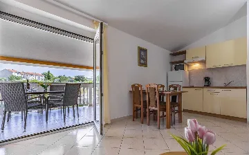 Banjole Apartment for 4 Guests with Shared Pool