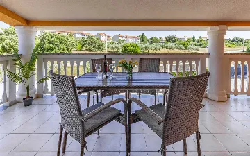 Banjole Apartment for 4 Guests with Shared Pool