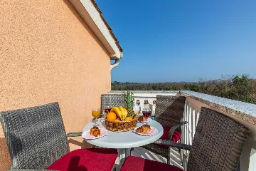 Banjole Apartment with Balcony and Shared Pool