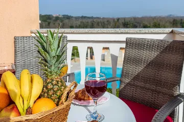 Banjole Apartment with Balcony and Shared Pool