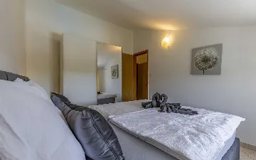 Banjole Apartment with Balcony and Shared Pool