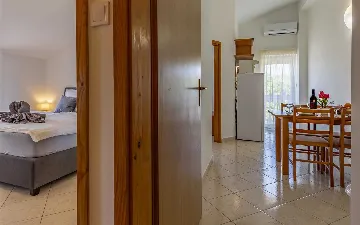 Banjole Apartment with Balcony and Shared Pool