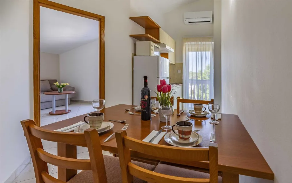 Banjole Apartment with Balcony and Shared Pool