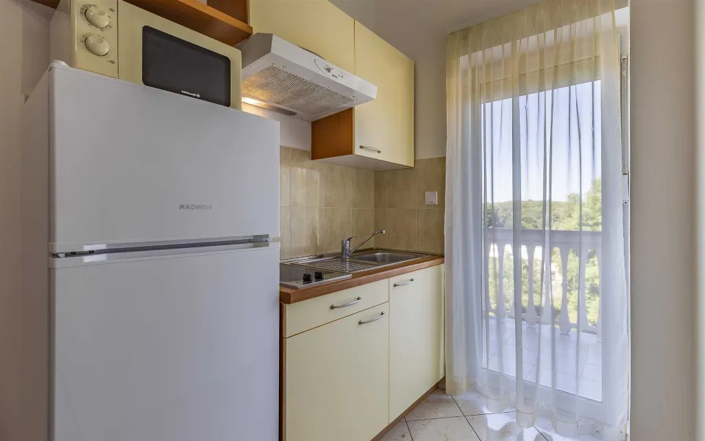Banjole Apartment with Balcony and Shared Pool