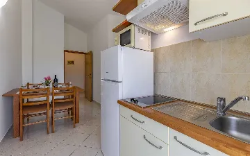 Banjole Apartment with Balcony and Shared Pool