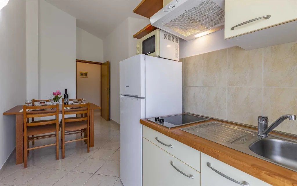 Banjole Apartment with Balcony and Shared Pool