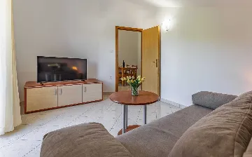 Banjole Apartment with Balcony and Shared Pool