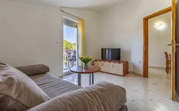 Banjole Apartment with Balcony and Shared Pool