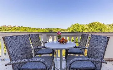 Banjole Apartment with Balcony and Shared Pool