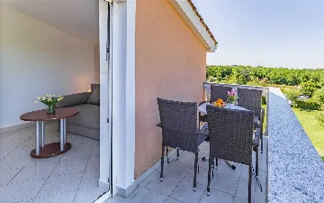 Banjole Apartment with Balcony and Shared Pool