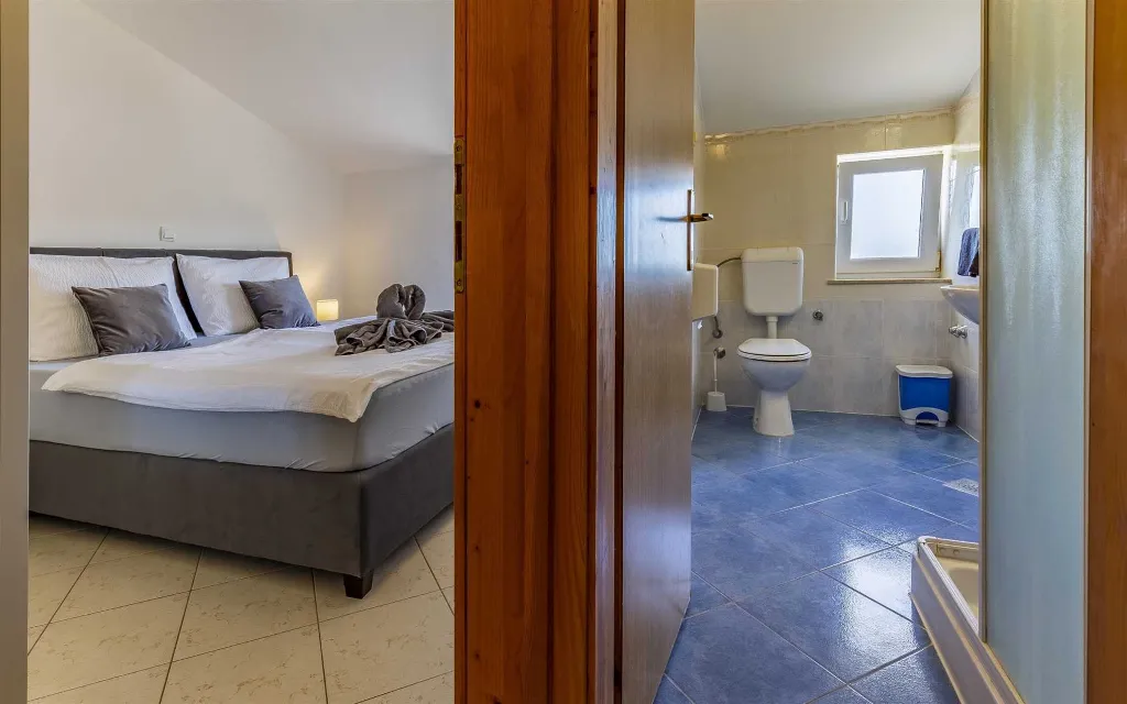 Shared Pool Apartment in Banjole