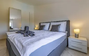 Shared Pool Apartment in Banjole