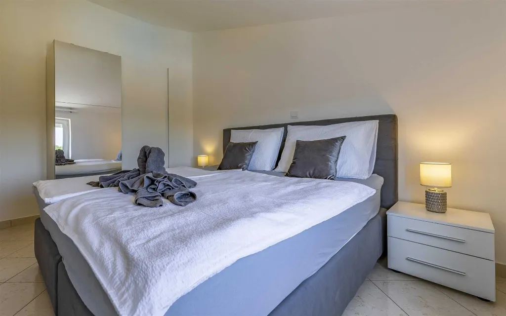 Shared Pool Apartment in Banjole
