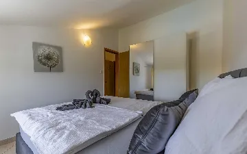 Shared Pool Apartment in Banjole