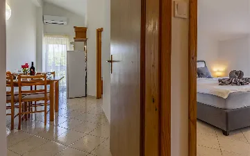 Shared Pool Apartment in Banjole