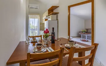 Shared Pool Apartment in Banjole