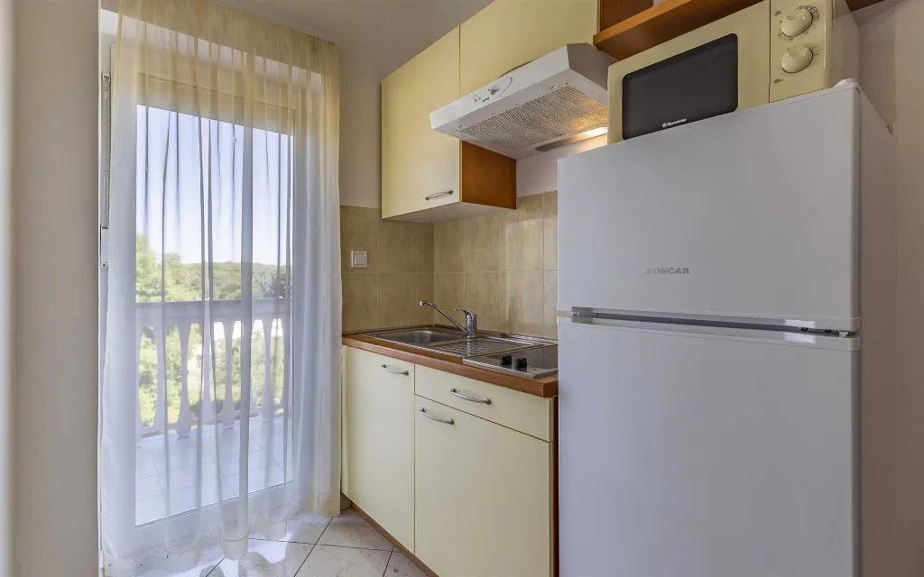 Shared Pool Apartment in Banjole