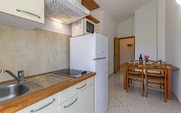 Shared Pool Apartment in Banjole