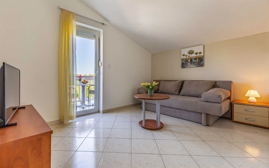 Shared Pool Apartment in Banjole