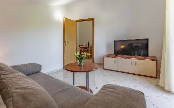 Shared Pool Apartment in Banjole