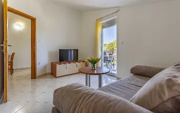 Shared Pool Apartment in Banjole