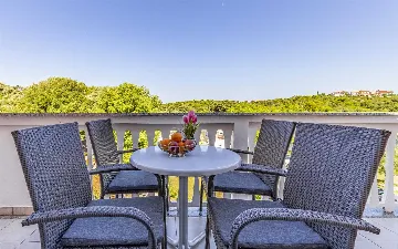 Shared Pool Apartment in Banjole