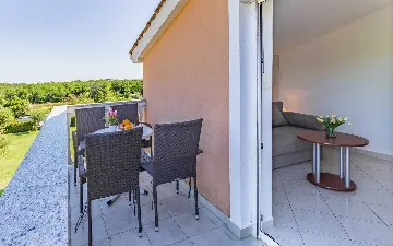 Shared Pool Apartment in Banjole