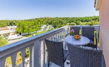 Shared Pool Apartment in Banjole