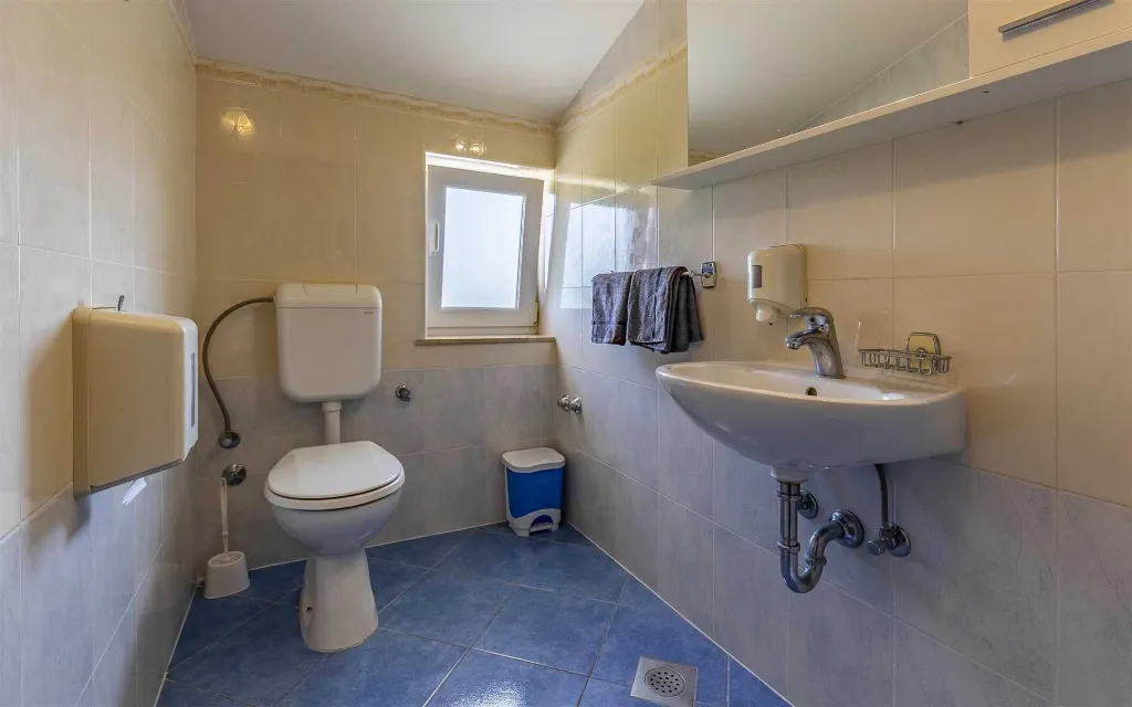 Shared Pool Apartment in Banjole