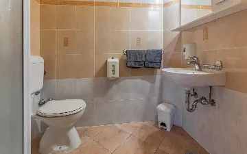 Banjole Apartment for 4 with Shared Pool