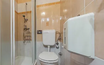 Banjole Apartment for 4 with Shared Pool