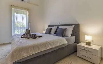 Banjole Apartment for 4 with Shared Pool