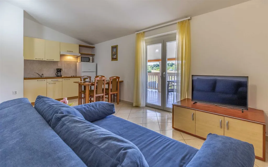 Banjole Apartment for 4 with Shared Pool