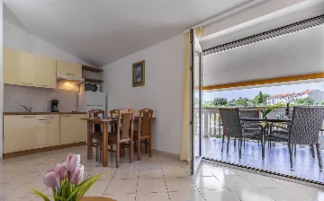 Banjole Apartment for 4 with Shared Pool