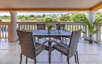 Banjole Apartment for 4 with Shared Pool